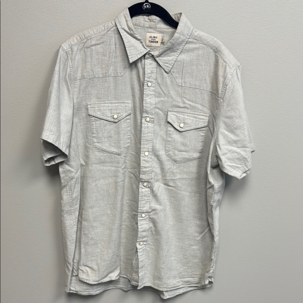 Flint and Tinder Rodeo Short sleeve button down. Large. Light blue heather.